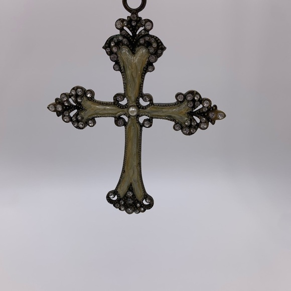 Vtg. Decorative Cream Beige Ornate Rhinestones & Pearl Metal Cross Ornament - Picture 4 of 8